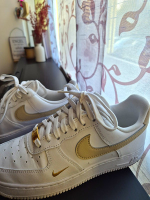Nike Air Force 1 Low Sneaker Low Top Leder Weiß/Gold EU 37,5