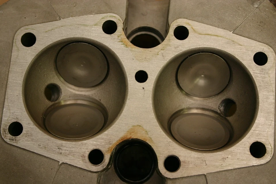 Triumph T120 Bonneville 1972 culata Foto 2 de 4