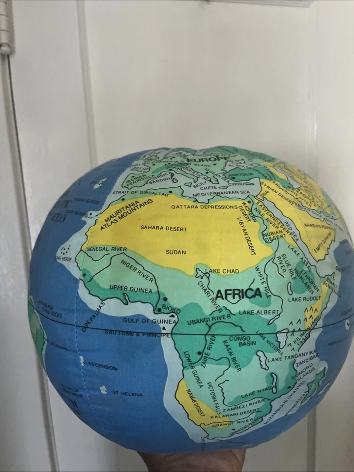 Globo suave Hug-a-world de colección Foto 2 de 4