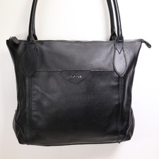 Borsa a mano da viaggio Lodis Sierra M nera pelle ciottolata zip trolley manica