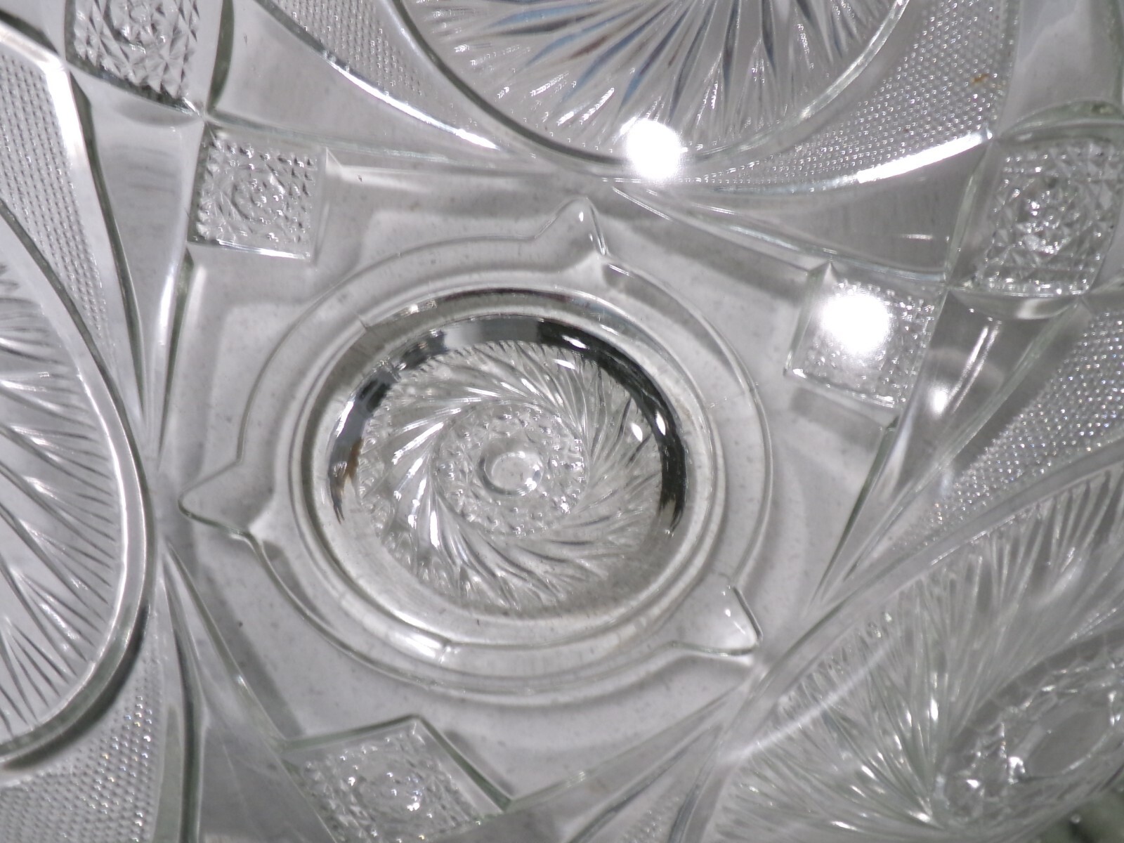 SMITH GLASS AZTEC PUNCH BOWL WITH 22 CUPS