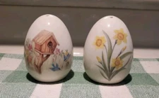 Cracker Barrel Spring Easter Egg Shaped Salt and Pepper Shakers, New