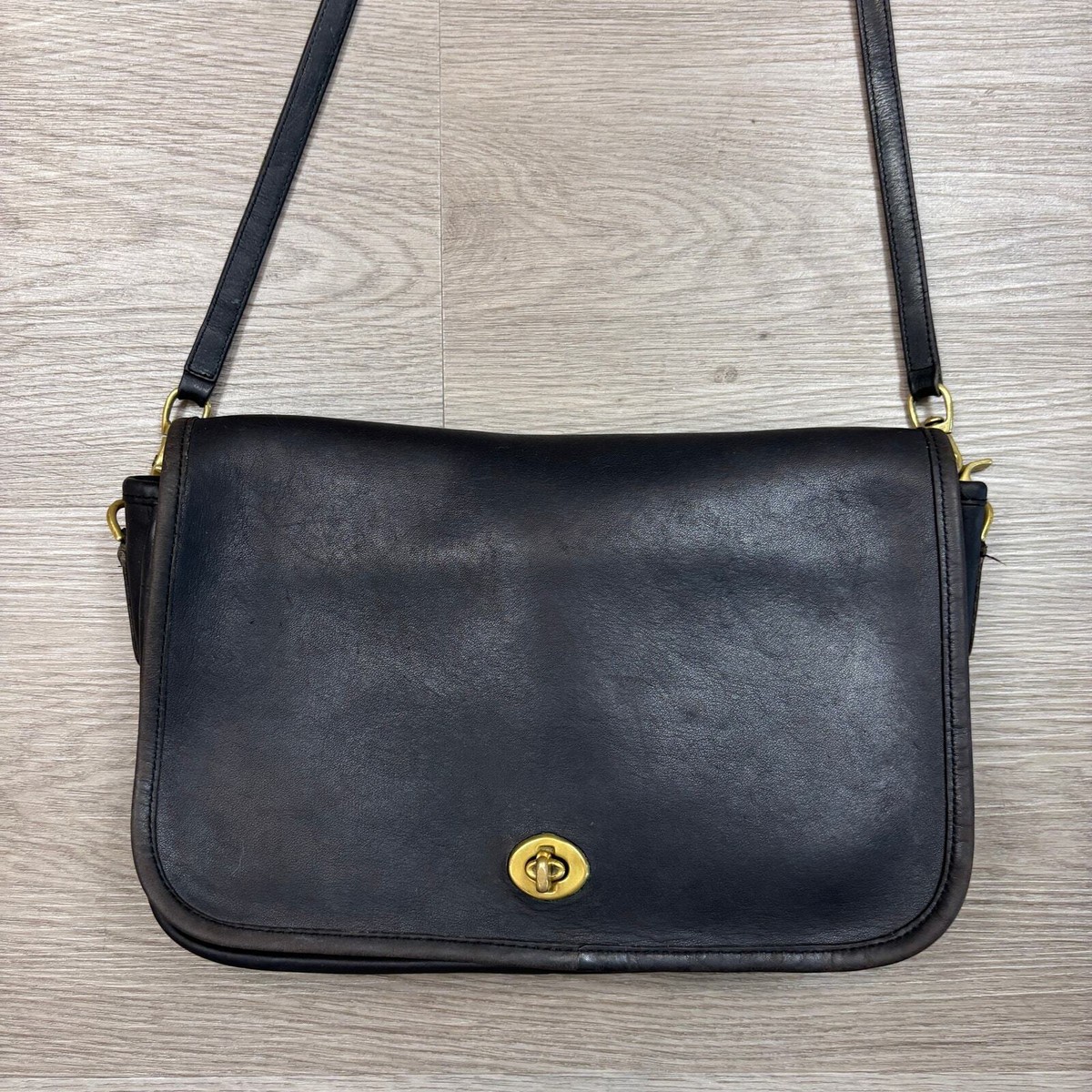 Rare Vintage Coach 933-9514 Penny Pocket Clasp Front Crossbody Bag