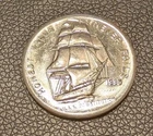 A Vintage 1985 U.S.S. Constitution One Troy OZ .999 Silver  Round - Coin 1