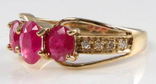 LUSH 9K 9K GOLD RUBY & DIAMOND TRILOGY 3 STONE ART DECO INS RING Free Resize - Picture 4 of 6