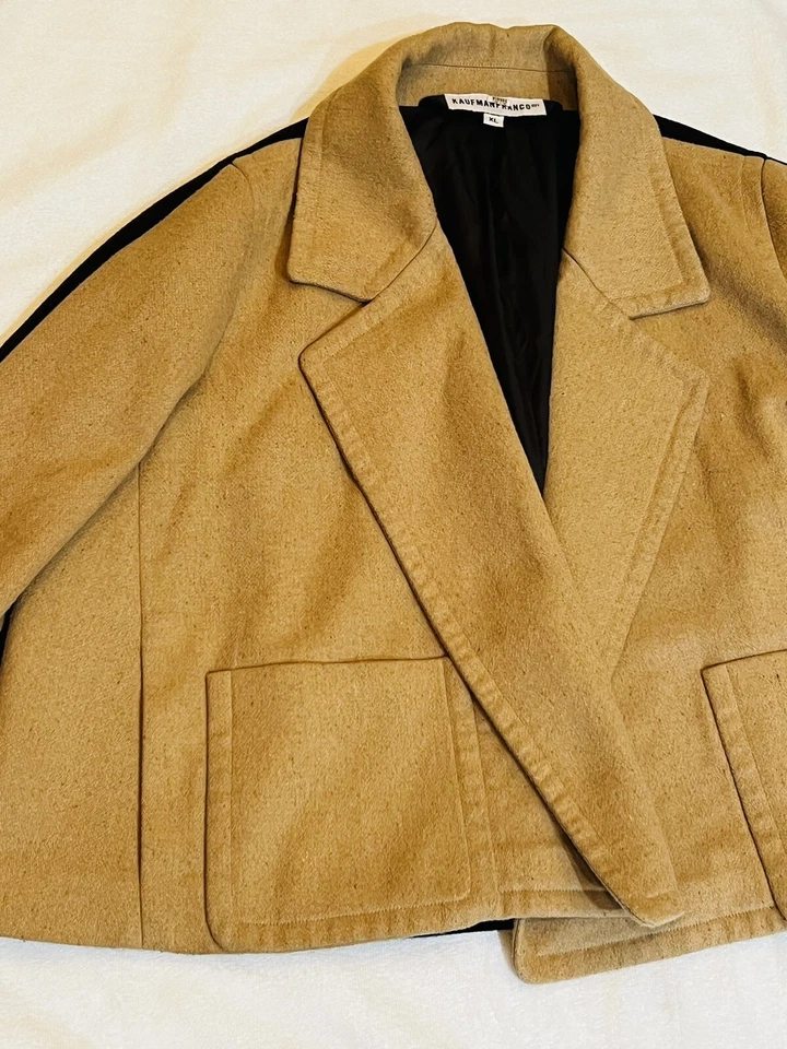 Coat Kaufmanfranco Sz X-LARGE Tan & Black Cropped Swing Pockets Pre-own - Image 2 of 4