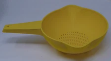 Tupperware Colander Strainer #1200 Yellow 1 Quart Double Pour Spouts