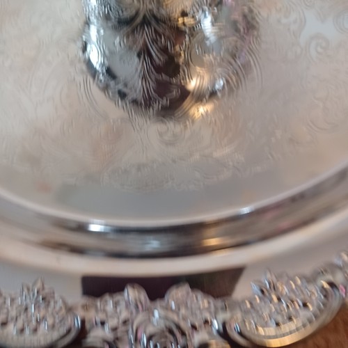 Vintage 12" Oneida Silverplate Serving Tray w/attached Center Bowl - Rose Edge - Picture 5 of 8