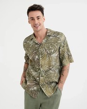 QUIKSILVER Men's BOTANICAL  S/S Woven Shirt - Size Medium - Dark Green  LAST ONE