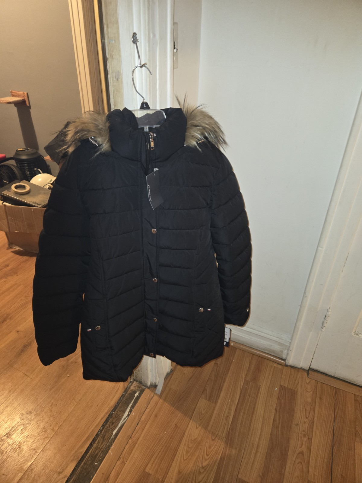 Tommy Hilfiger Women's Quilted Hooded Faux Fur Trim Coat Puffer Jacket Medium  thumbnail 4