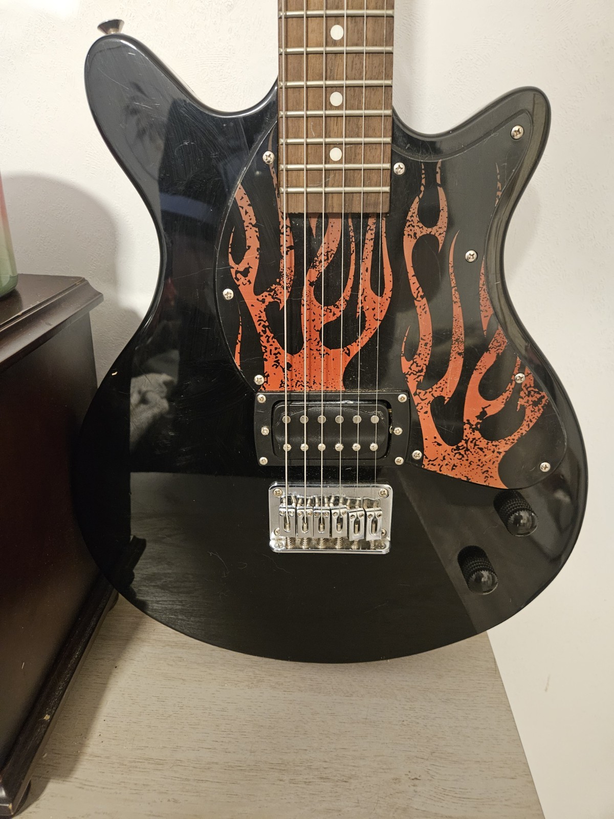 First Act ME1980 Electric Guitar Black With Flames 19801D23334 Great Condition!!