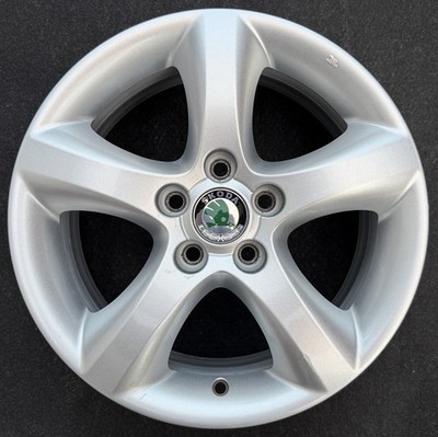 1x Original Skoda Fabia II 5J Roomster 5J0601025A Alufelge 6x15 H2 ET43 Felge