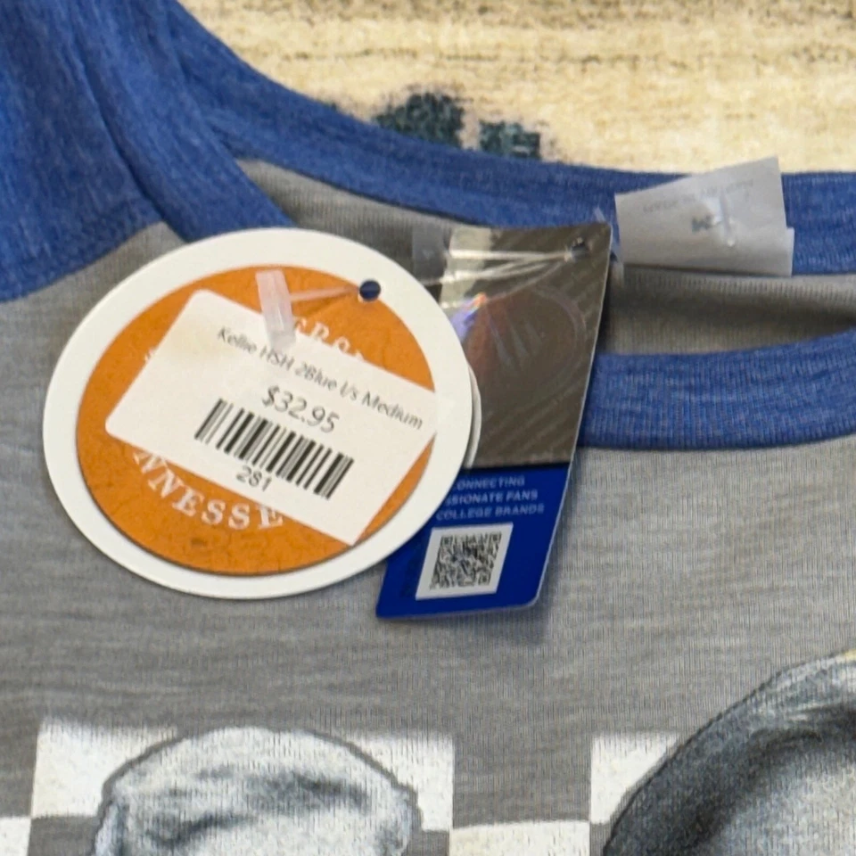 Camiseta Sport-Tek Tennessee Lady Vols Kellie Harper Raglán Mediana Foto 3 de 4