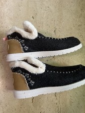 Women s Soft and Fuzzy Slipper Boots Size 10