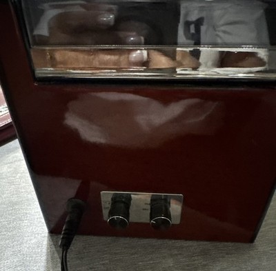 Single watch winder: two-tone lacquered cherry ; AC/battery; 4 speed/4 direction