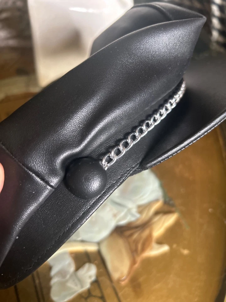 DE COLECCIÓN AÑOS 80 PUNK BIKER GRUNGE GORRA SOMBRERO IMITACIÓN CUERO METAL PLATA CADENA Foto 4 de 4