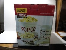 EVERYBODY LOVES POPCORN - 7 PIECE SET - NEW IN BOX  5 BOWLS - 2 SHAKERS