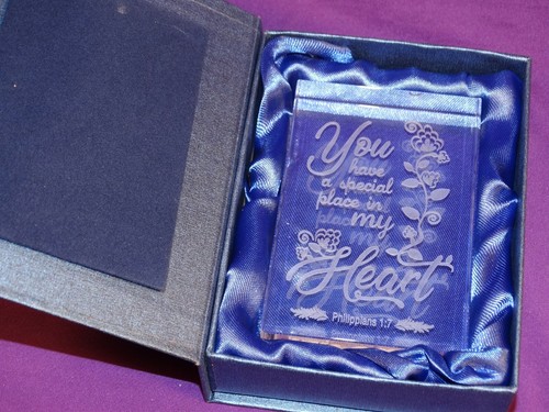 SCHÖNER KRISTALL BRIEFBESCHWERER "YOU HAVE A SPECIAL PLACE IN MY HEART" 3D LASER - Bild 1 von 7