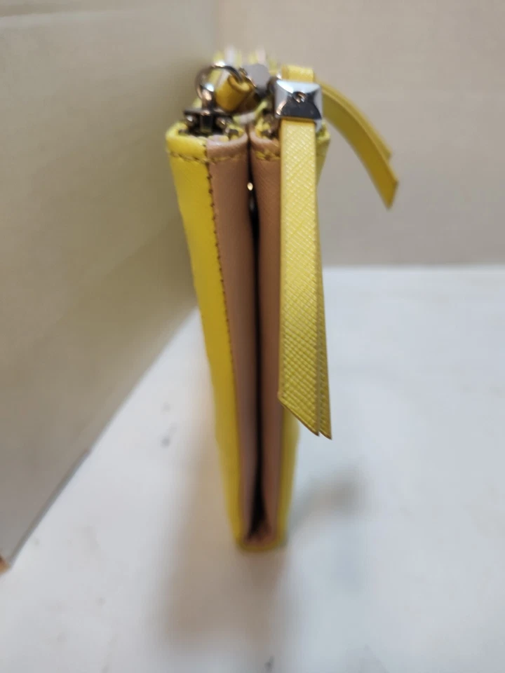 Красивый ярко-желтый клатч Stella & Dot, зеркальный, перфорированный. Hello шикарный - Изображение 4 из 4