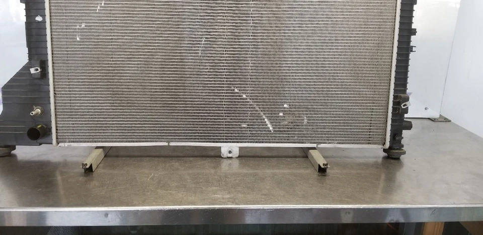 21 NISSAN NV2500 VAN RADIATOR ASSEMBLY 4.0L Foto 3 de 4