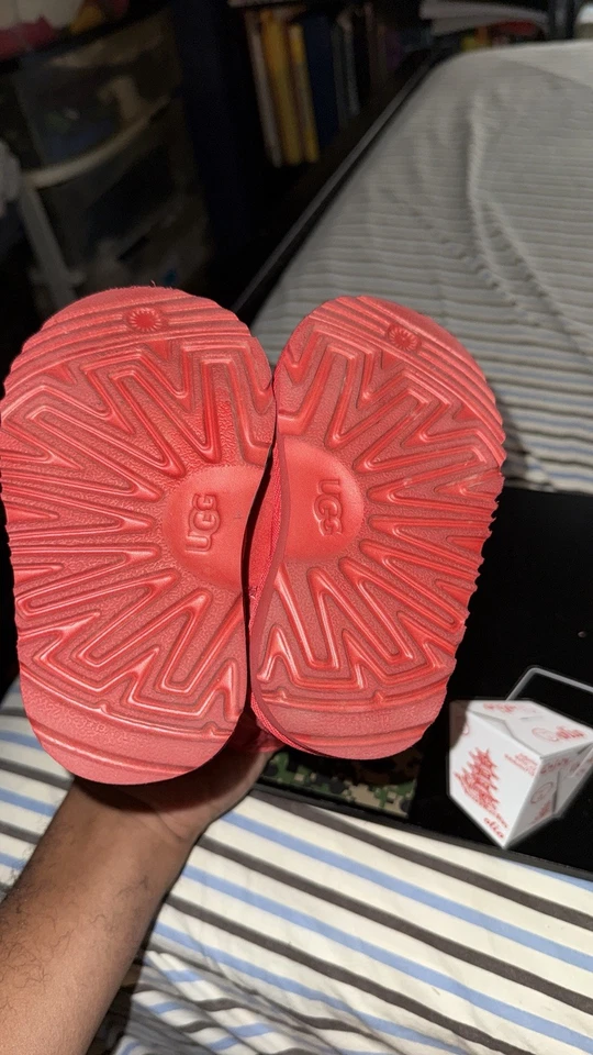 Bota Ugg Australia CLASSIC II para niños pequeños #1017703T roja talla 6 (CON67) Foto 2 de 4