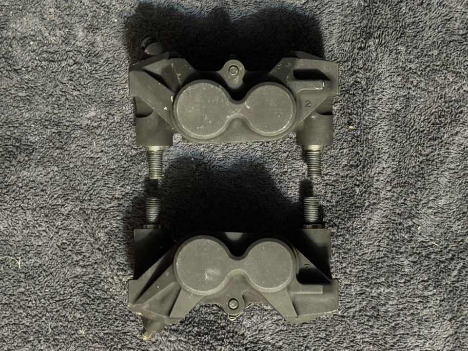 Conjunto de pinças de freio dianteiro esquerdo direito Yamaha Yzf R1 2004 par de pinças - Imagem 3 de 4