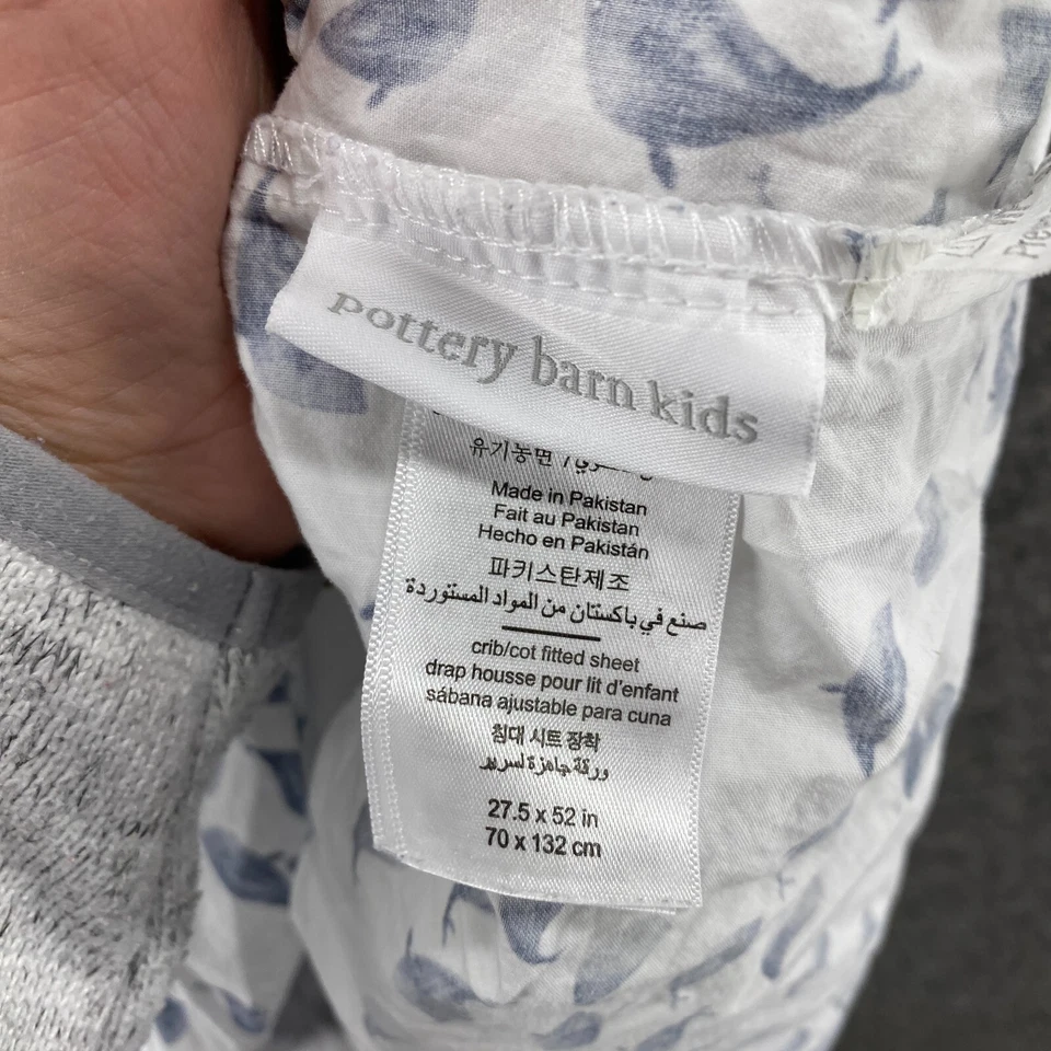 Sábana cuna Pottery Barn Kids Mermaids Cove algodón orgánico estampado de peces blancos Foto 2 de 4