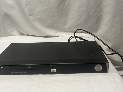 Samsung DVD-HD870 DVD Player With Power and AUX Cord Tested Works great