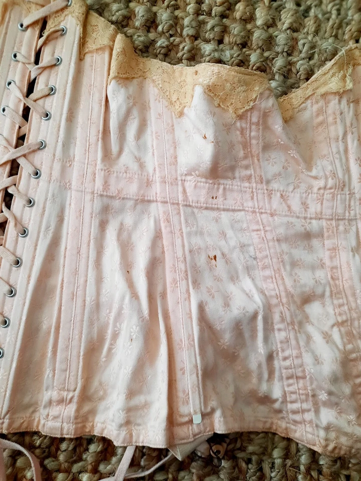 Victorian-Edwardian Pale Pink Corset, Size S: Enchanting & Sensual, 100% Cotton - Image 4 of 4