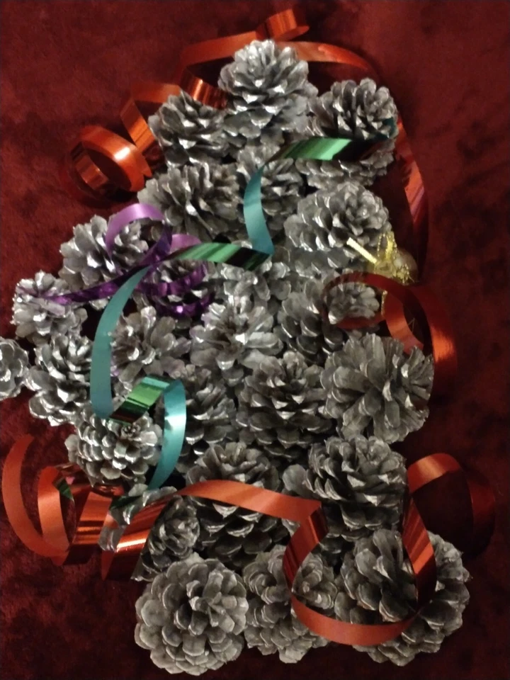 Piñas 15 reales, pintadas a mano, piñas, plata metálica Foto 4 de 4