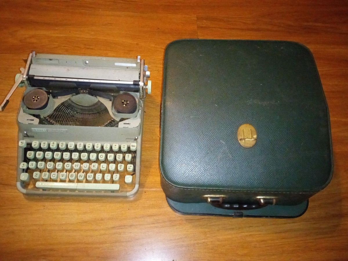 Vintage Hermes 2000 Typewriter Complete Original With Case. Swiss