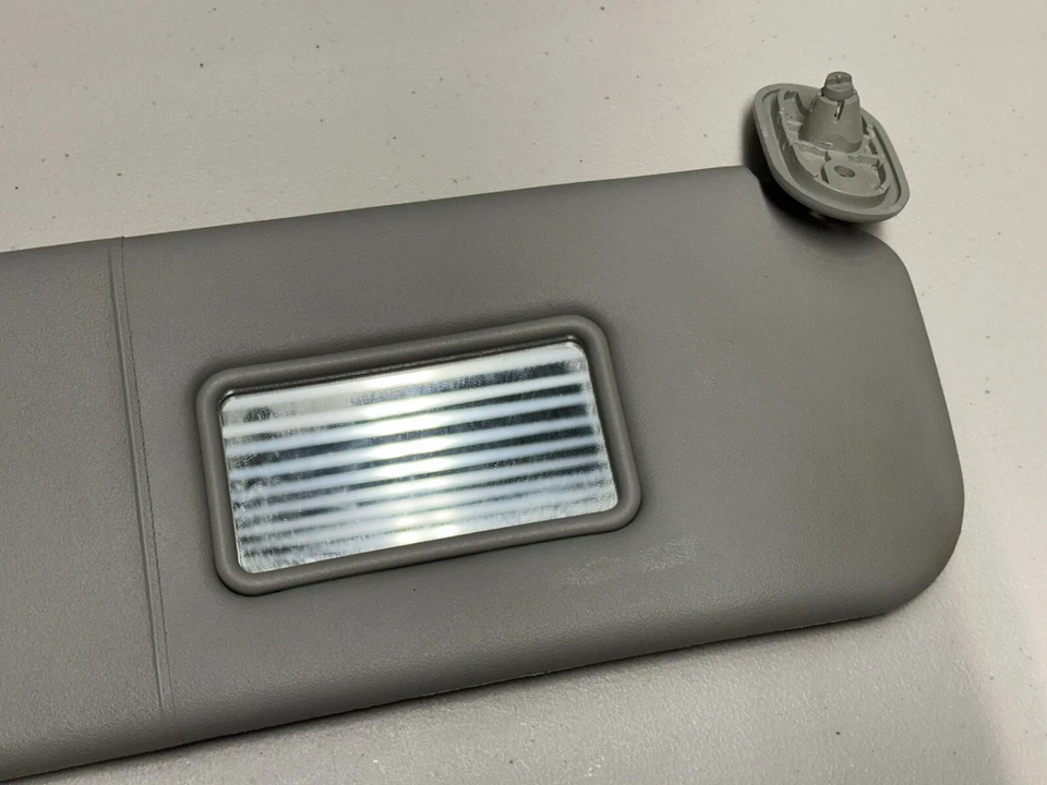 2003-2008 Toyota Corolla/Matrix Vibe Passenger Right Side Sun Visor Gray Vinyl Foto 2 de 3