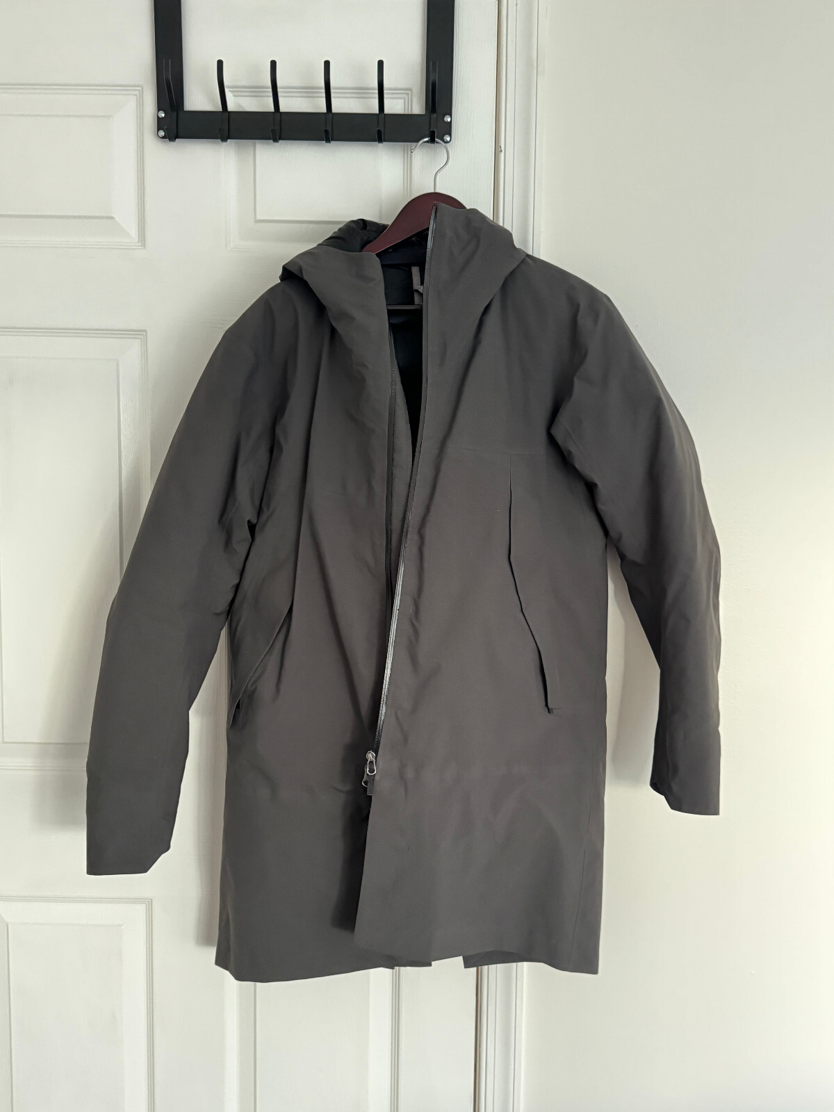 Arc'teryx Veilance Monitor Piumino TW Cappotto in Antracite Taglia Media (M)