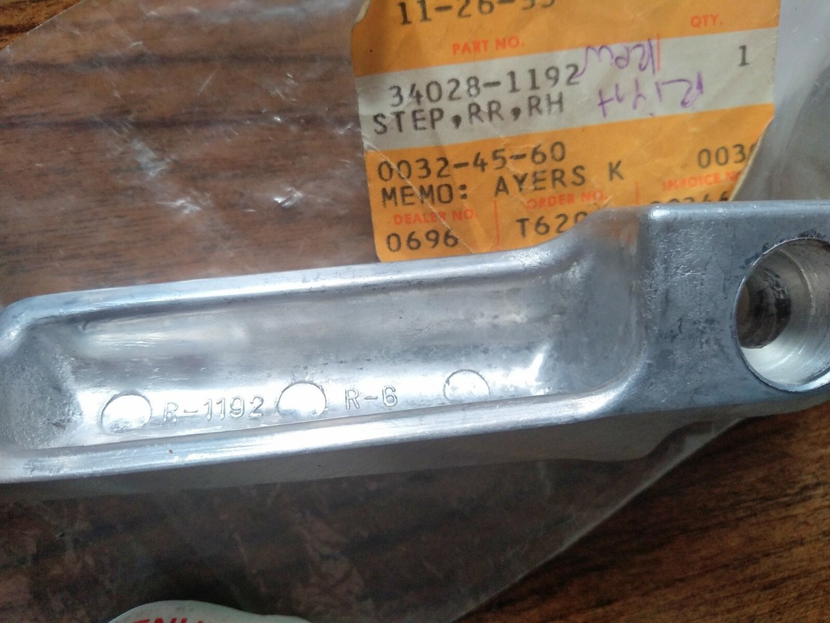 KAWASAKI OEM NEW 34028-1429 34028-1192 Ninja,Zepher footstep peg