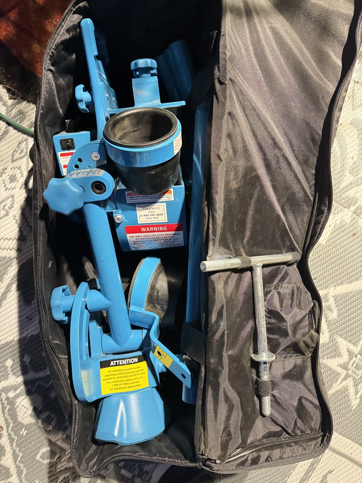 Jugs M6000 LiteFlite Baseball Softball Pitching Machine W/ Legs Carry