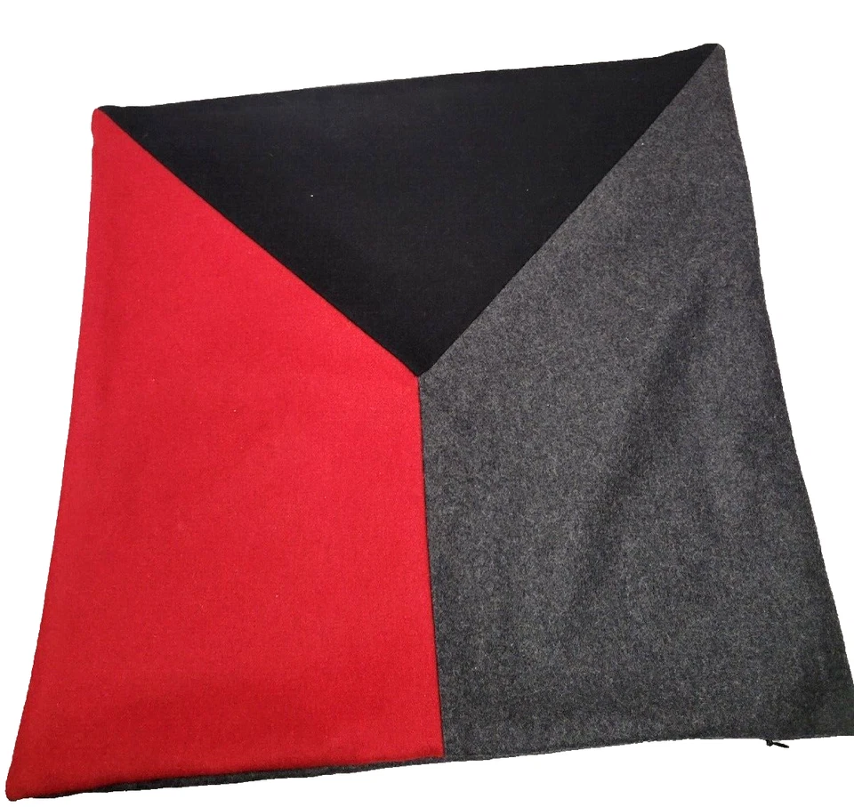 Funda de Almohada Jonah by Surya, Rojo Brillante/Negro/Gris, Lana 18" X 18" Foto 2 de 4