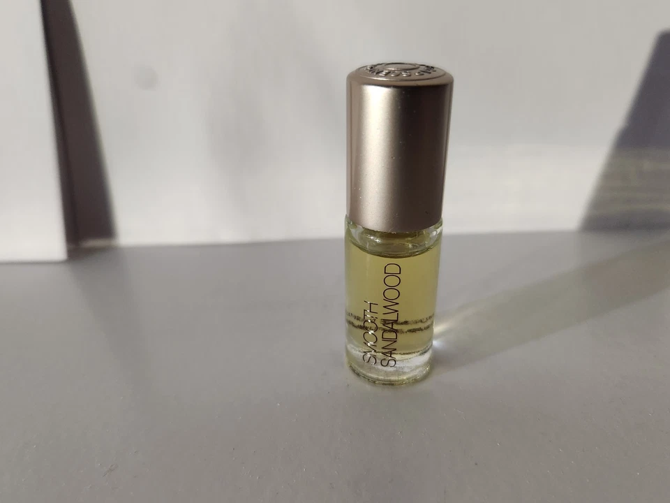 GAP Smooth Sandalwood Perfume Oil 0.1oz DISCONTINUED! RARE! NEW & UNUSED - Image 2 of 4