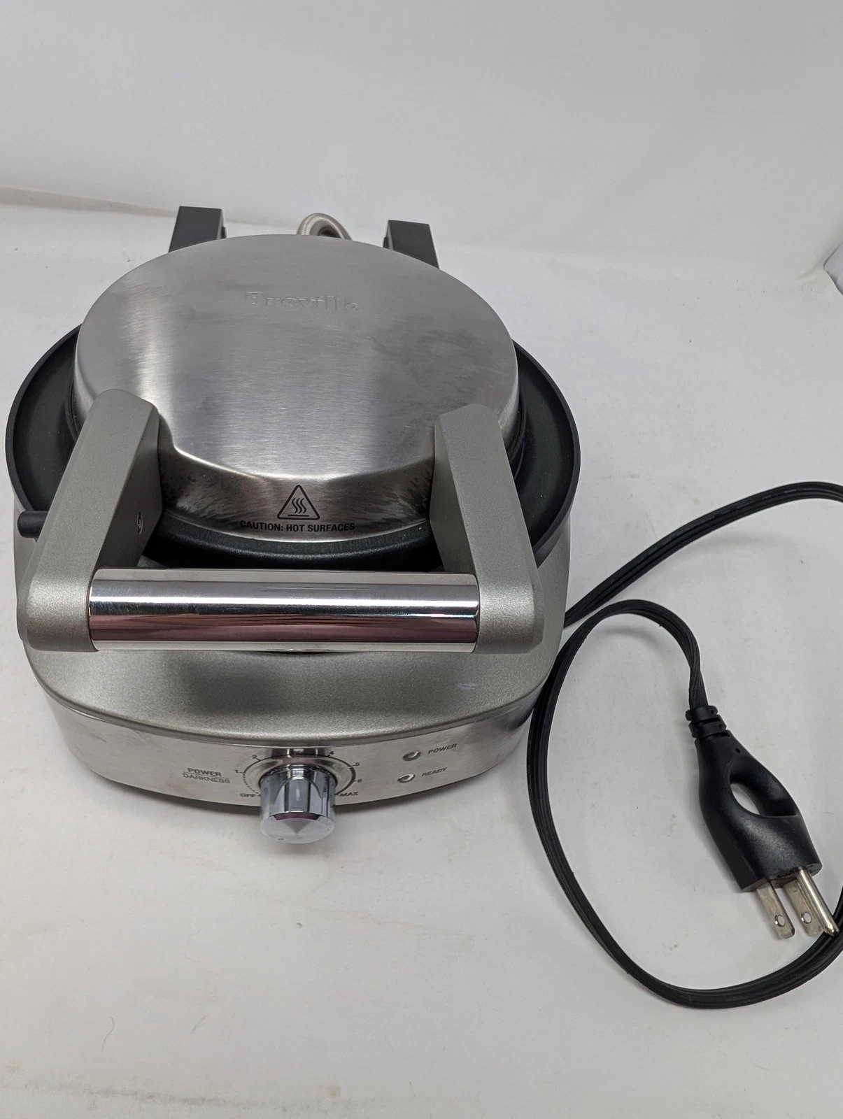 Breville BWM600XL Smart Waffle Maker Round 4-Slice Belgian Waffle Iron - Silver
Opens in a new windo