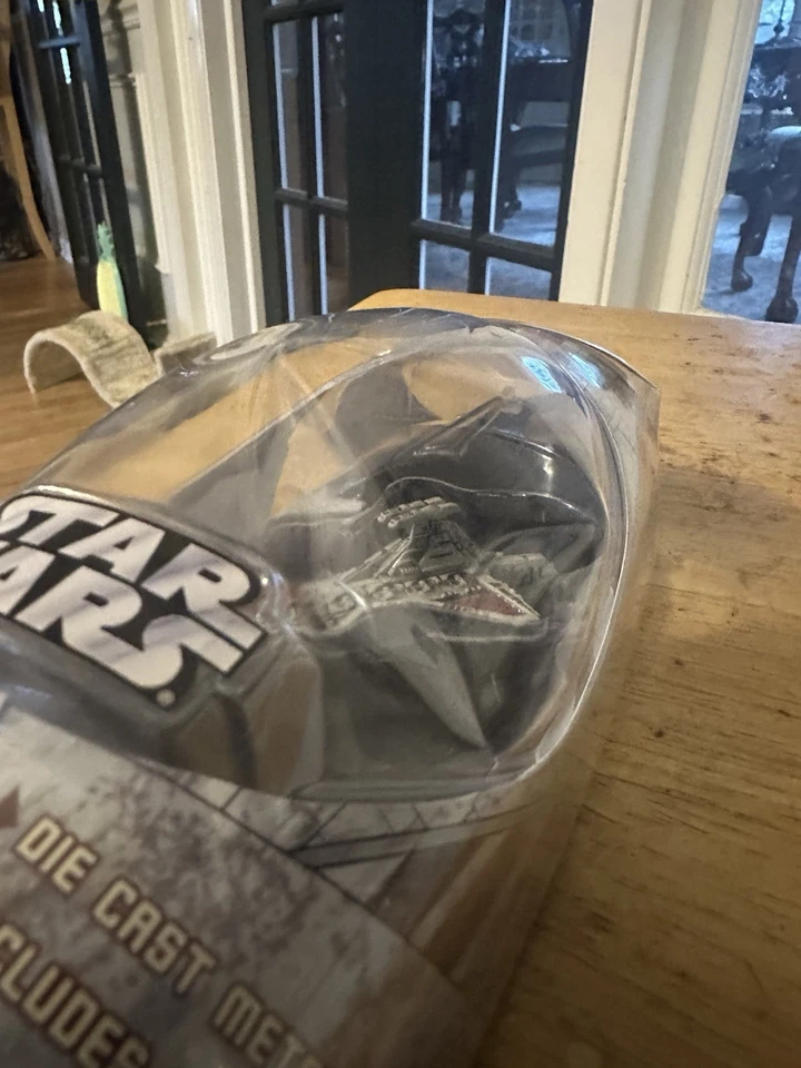 Hasbro Star Wars Titanium Series Die Cast Republic Attack Cruiser 2005 sellado Foto 4 de 4