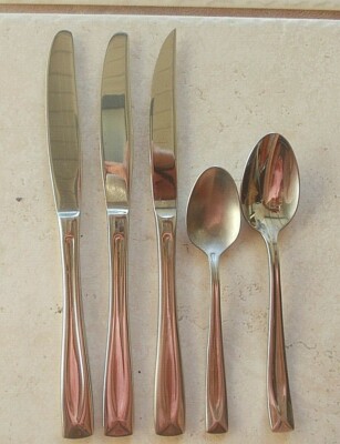 3 Knives 2 Spoons Oneida Satin Lincoln Glossy Stainless Satin Ctr. Triangle Tip