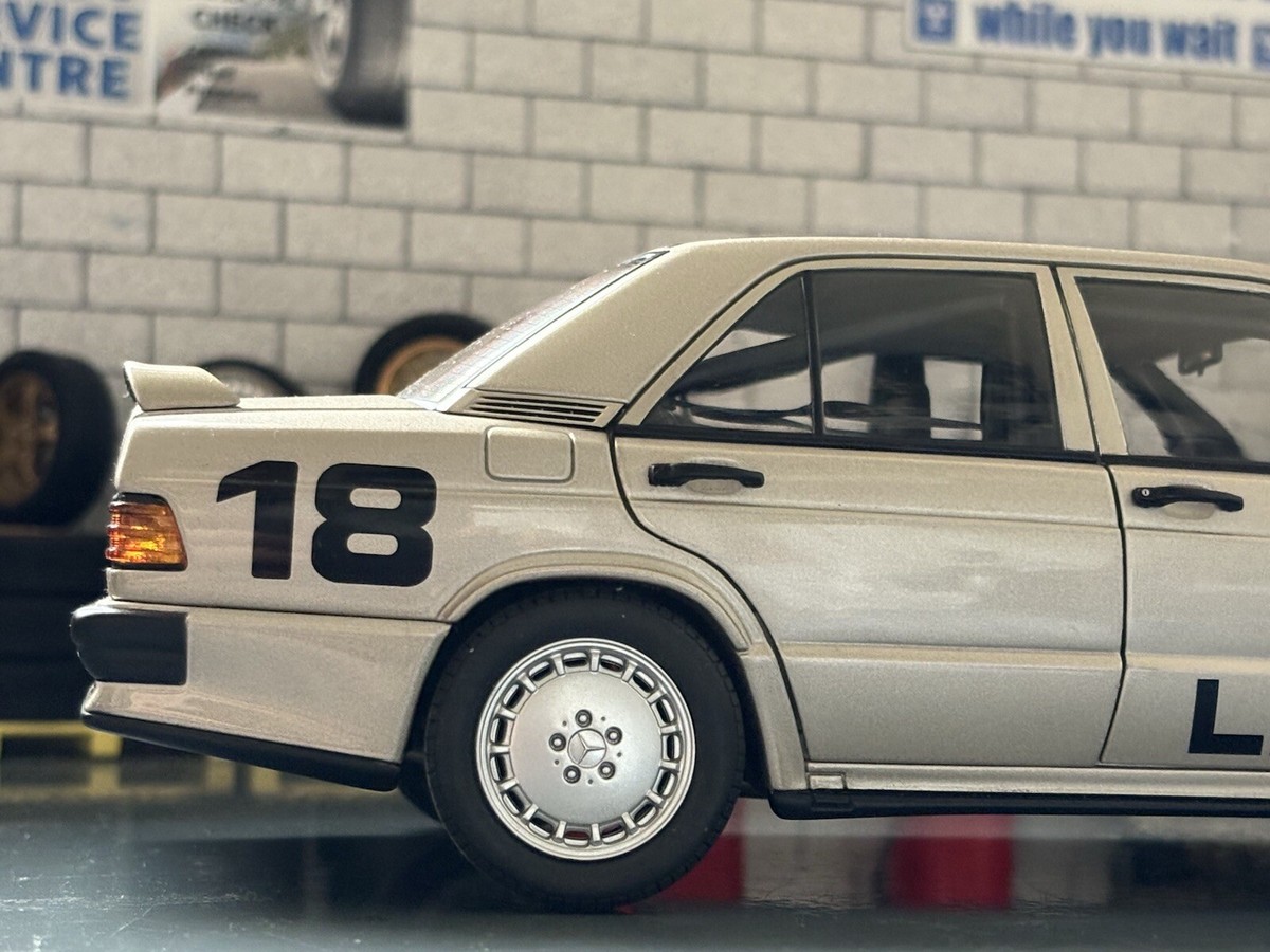 1:18 *BOXED* AUTOart MERCEDES-BENZ 190E 2.3-16 1984 Niki Lauda LHD