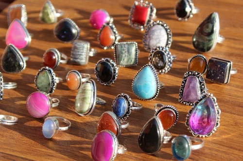 Lote de anillos surtidos hechos a mano enchapados en plata de ley 925 con piedras preciosas y mezcla de múltiples piedras - Imagen 1 de 3