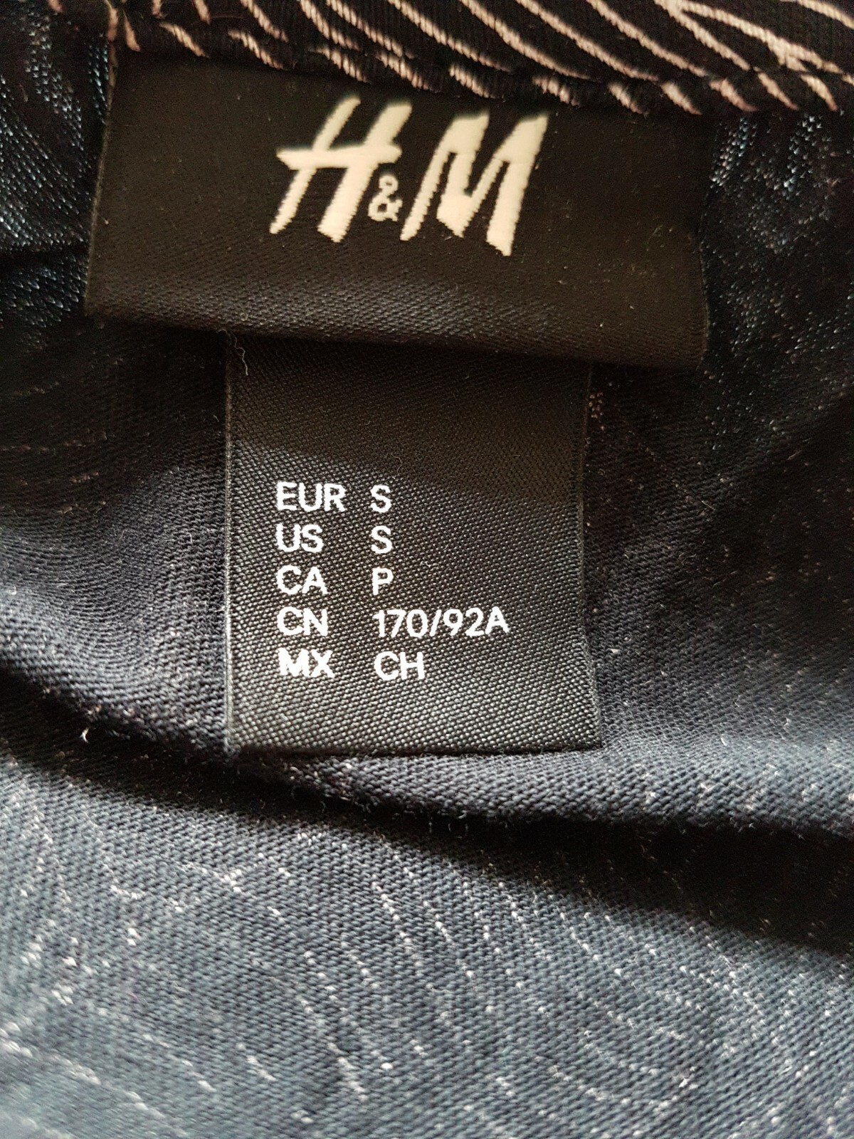 H & M Womens black  Patterned T Shirt Size 12 -14 thumbnail 3