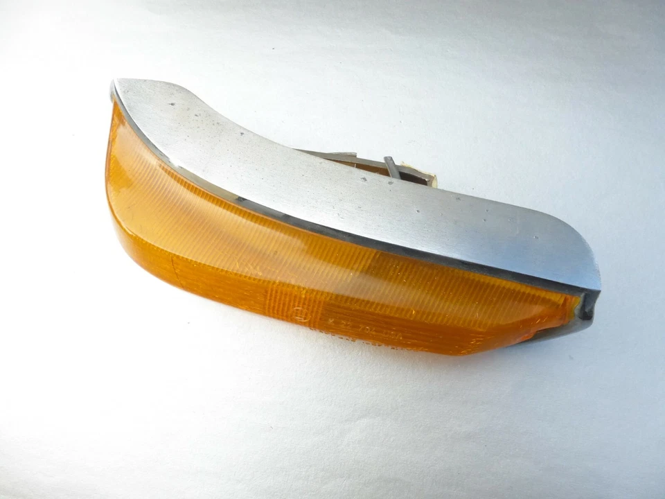 BMW 2002 Ti Tii Left Front Signal Light 1968 -74 Driver Side Lens US Spec Model - Изображение 3 из 4