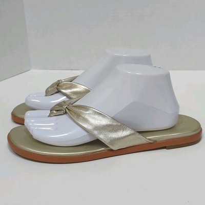 Cole Haan Fiona Thong Sandal Sz 9.5 Metallic Gold Faux Leather Knotted Detail 