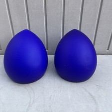 Coppia di luci a sospensione moderniste Leucos Italia paralume blu cobalto. Piccoli graffi