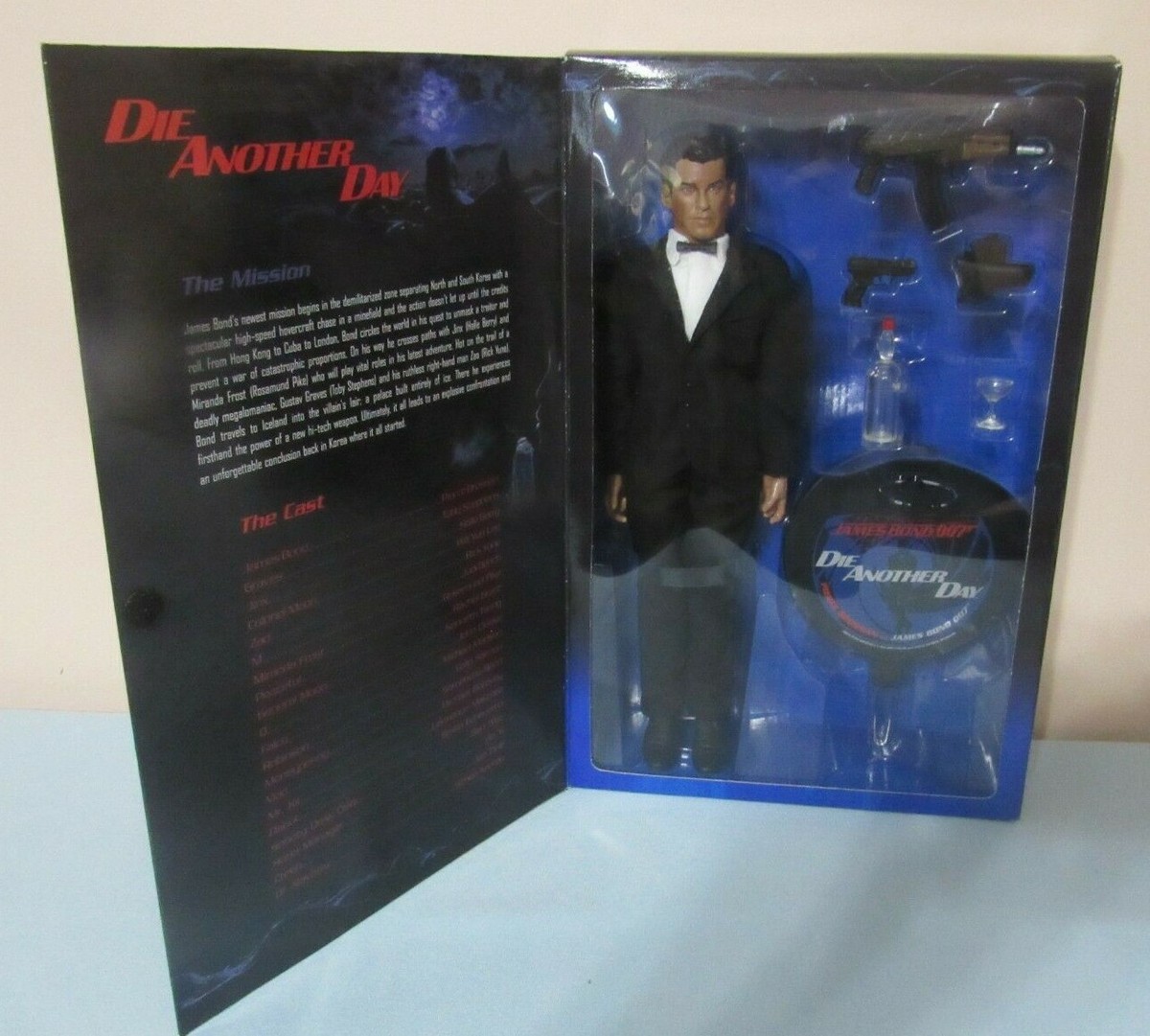 【サイドショウ】007 DIE ANOTHER DAY　フィギュア　2体 Die Another Day Pierce Brosnan as James Bond 007 Sideshow Figure