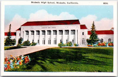 Modesto California Modesto High School Flowers Court USA CA WB Vintage Postcard