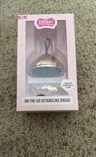 The Vintage Cosmetic Co On The Go Detangling Brush