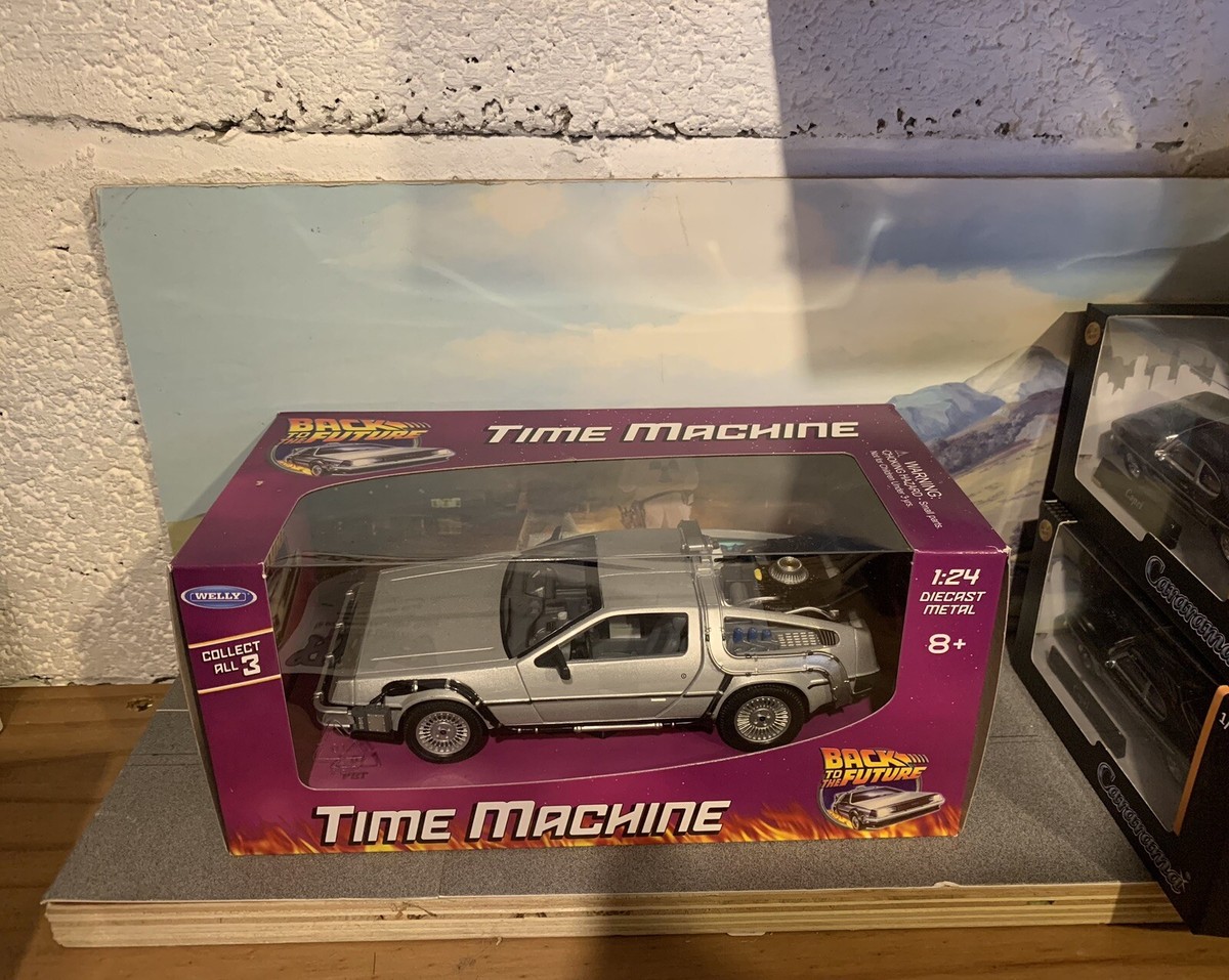 バック・トゥ・ザ・フューチャー WELLY デロリアン I .II.IIIセット Amazon | WELLY 1/24スケール バック・トゥ・ザ・フューチャー